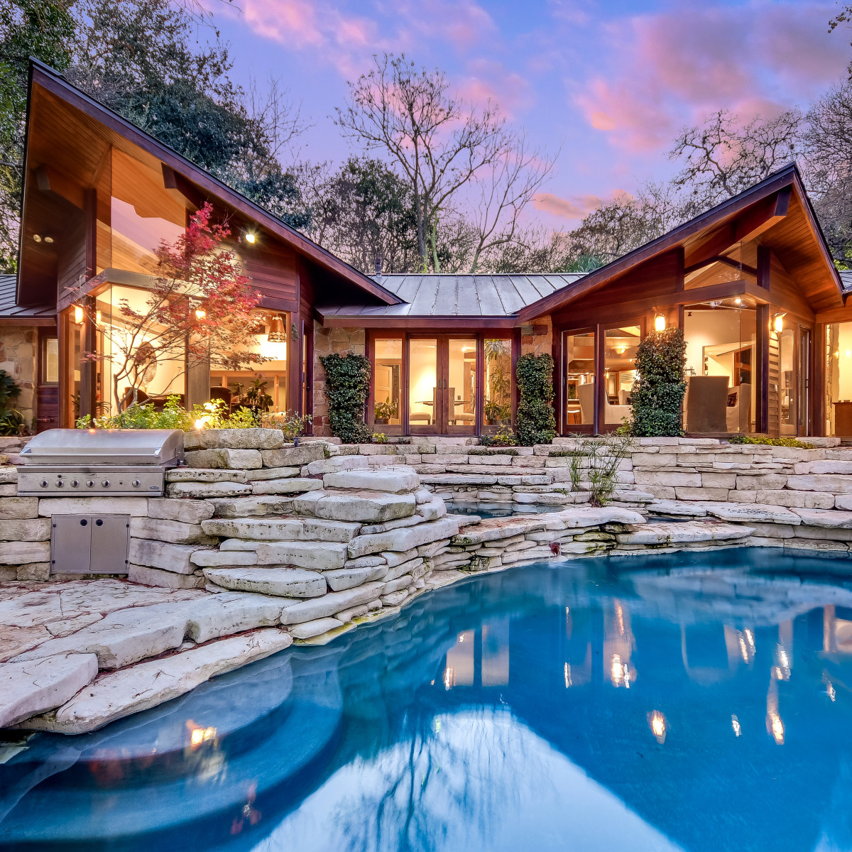 Lake Austin waterfront home echoes Frank Lloyd Wright masterpiece