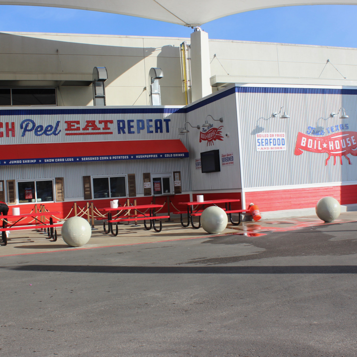 HEB spices up Houston with opening of new seafood boil house