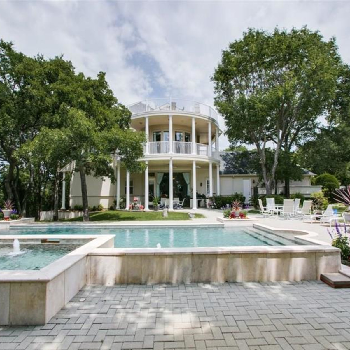 Lakefront estate with ties to Dallas mobster hits market for 3.7M