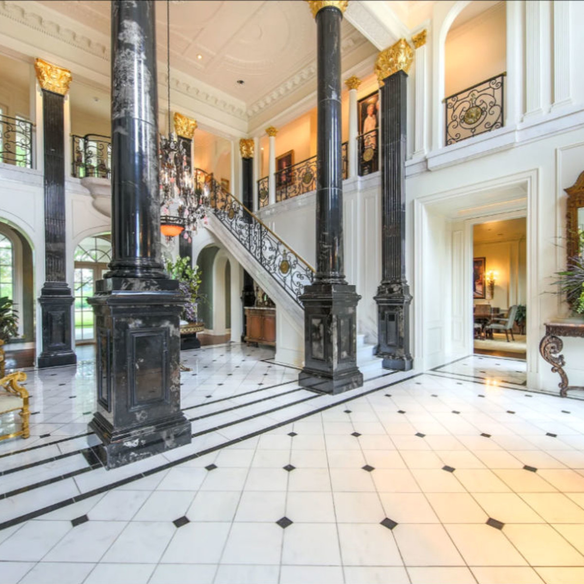 Estate of Pilgrim's Pride founder east of Dallas is up for auction