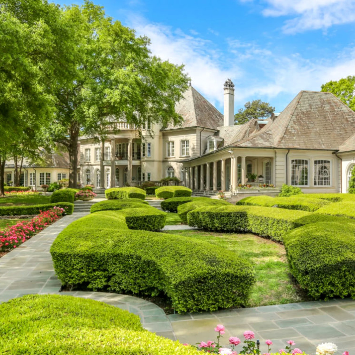 Estate of Pilgrim's Pride founder east of Dallas is up for auction