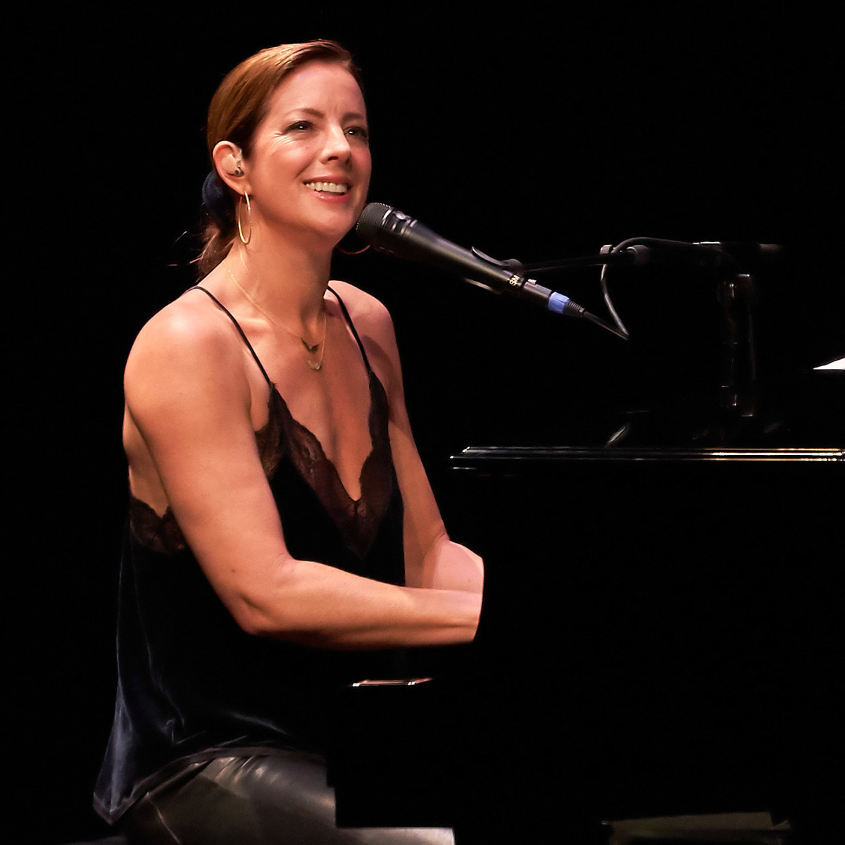 sarah mclachlan soars angelic intimate houston sarah mclachlan soars angelic intimate houston