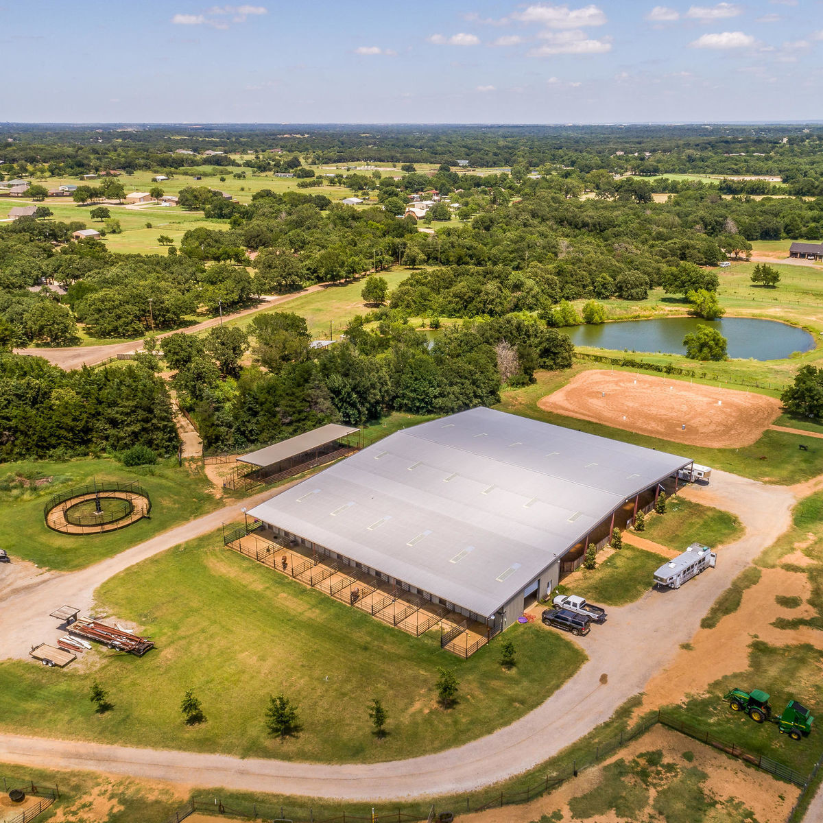 ExMLB star pitches sprawling Dallasarea horse ranch on the market