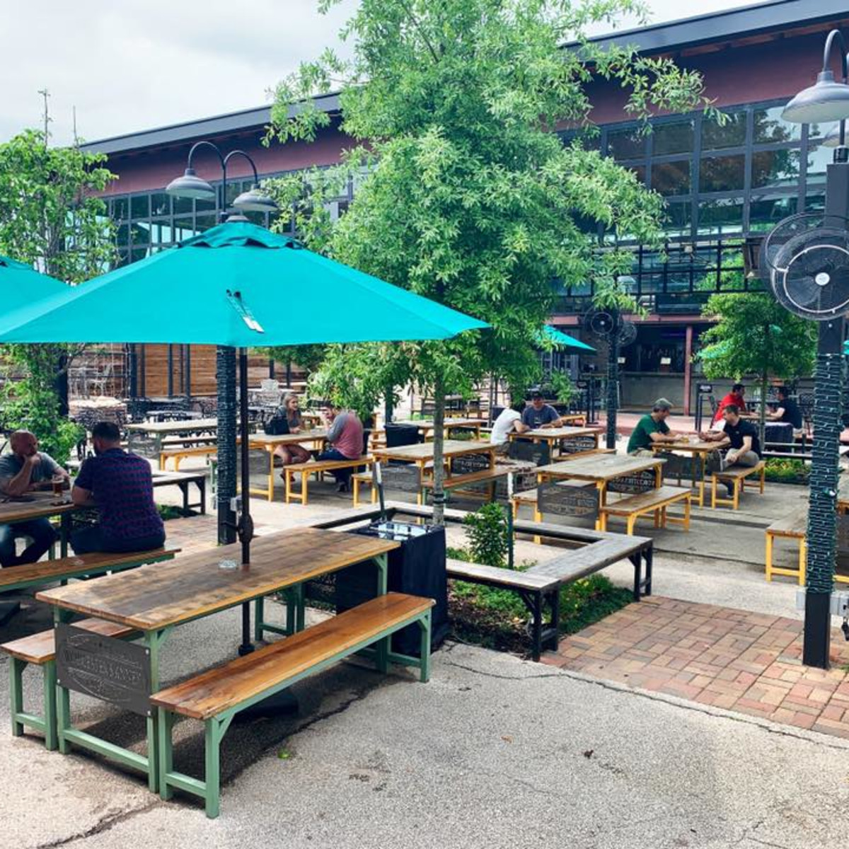 These Houston Bars Will Welcome Customers For The Phase 2
