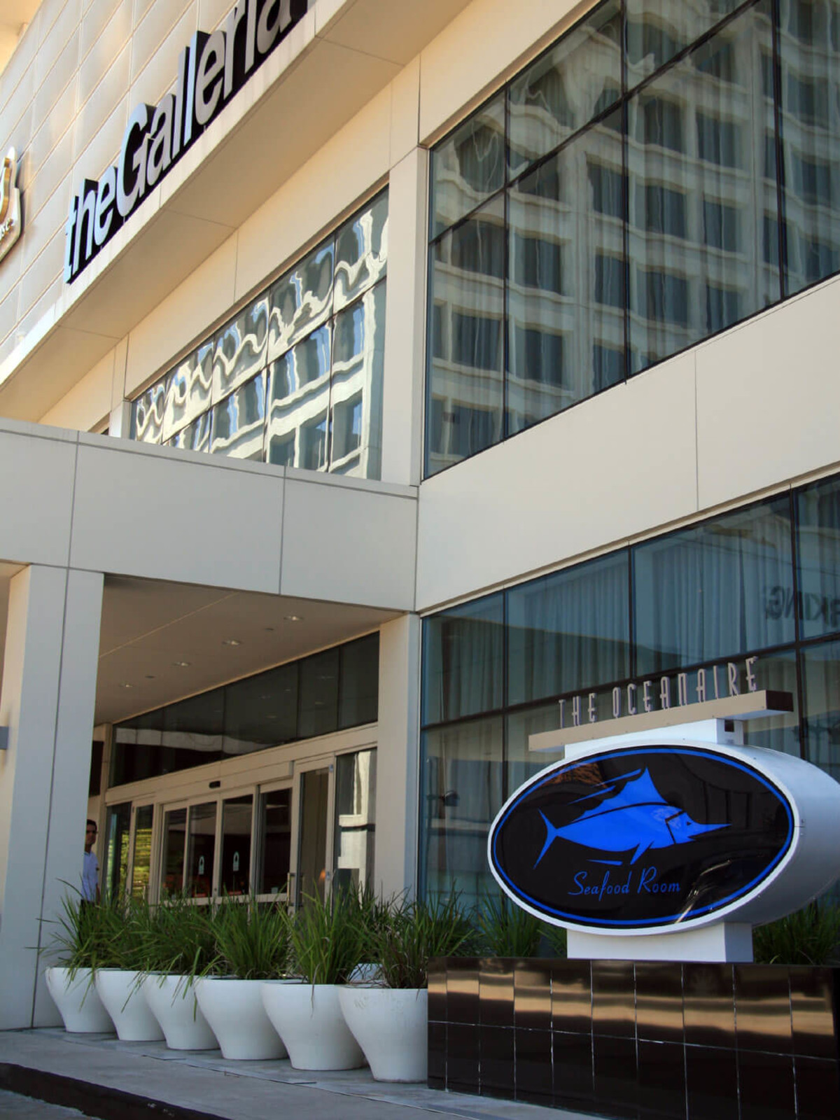 Places-Eat-The Oceanaire Seafood Room-exterior-sign-1