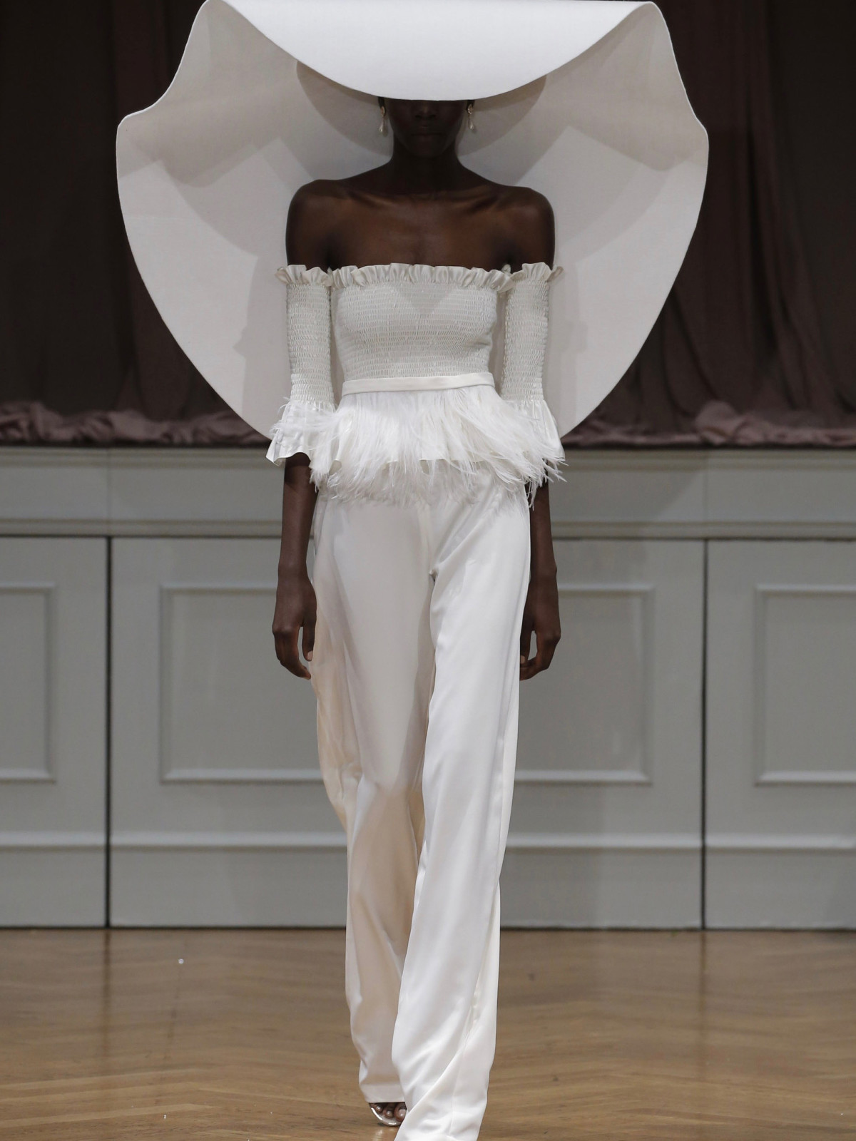 Beyonce S Design Darling Pushes Bridal Envelope With Hollywood