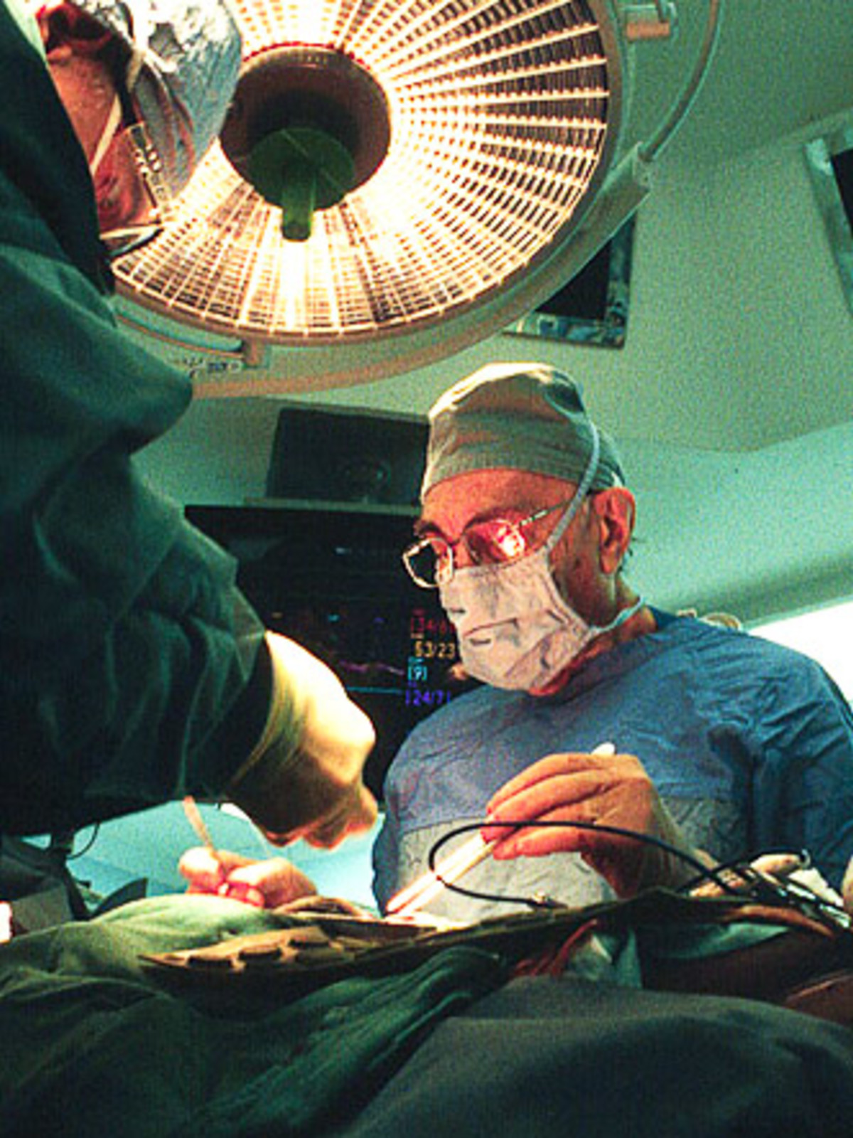 News_medical_Dr. Michael DeBakey_surgeon_by Methodist Hospital