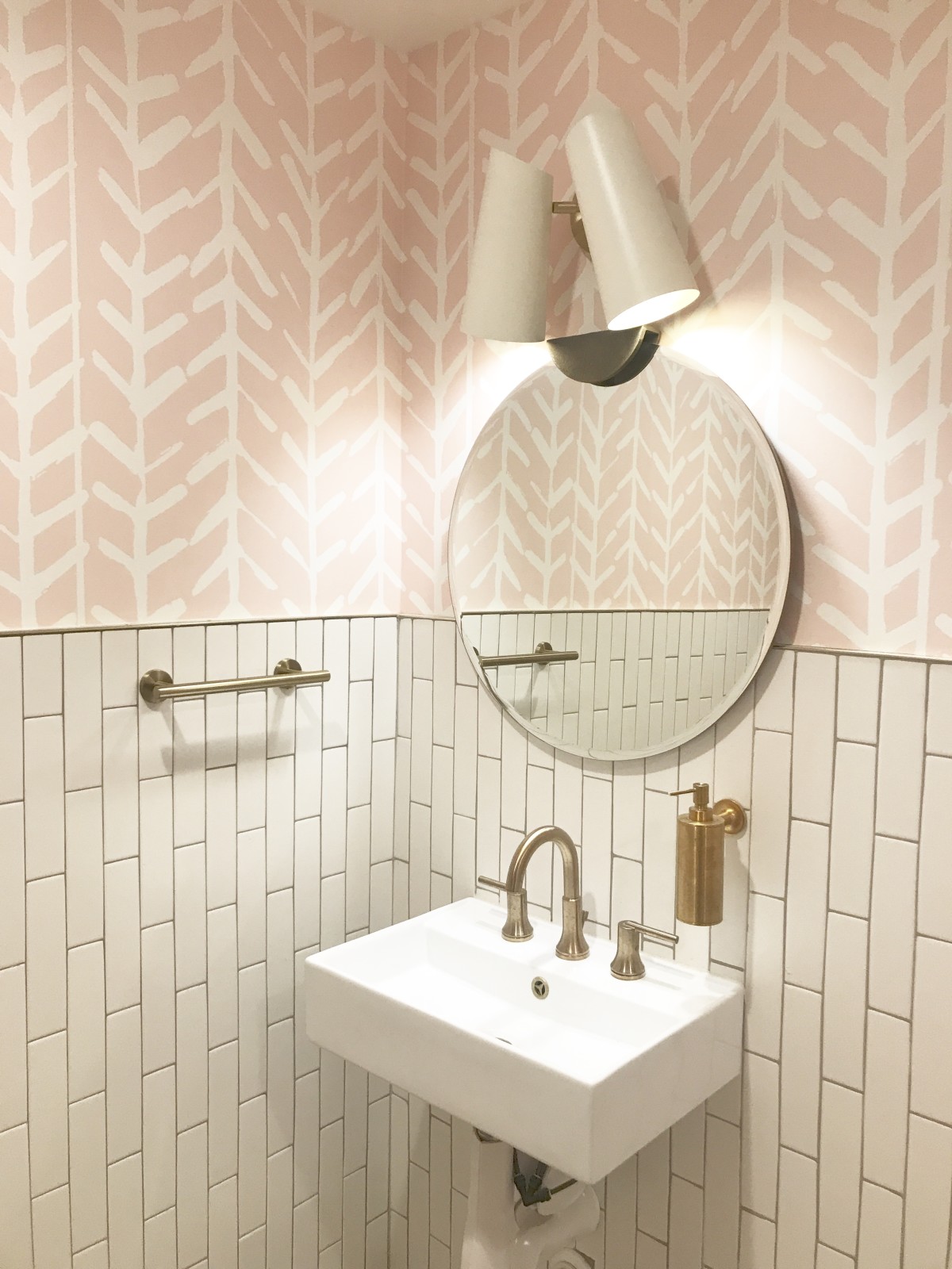 Austin Beauty Shop S Look Reflects California Cool And Southern