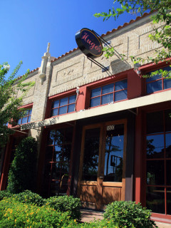 Places-Eat-Hugo's-exterior-1