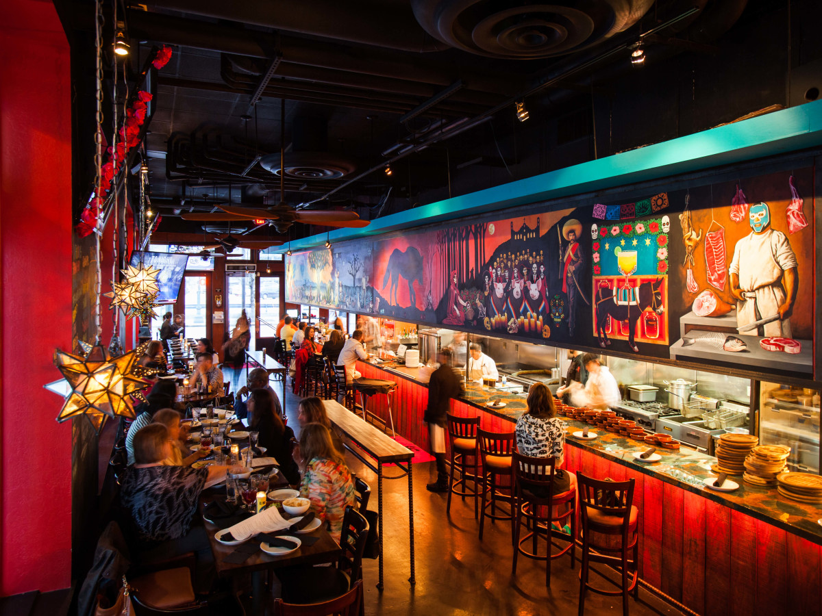 El Big Bad interior with crowd