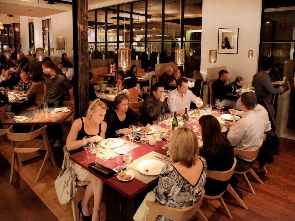 Dinner Crowd at Triniti Restaurant
