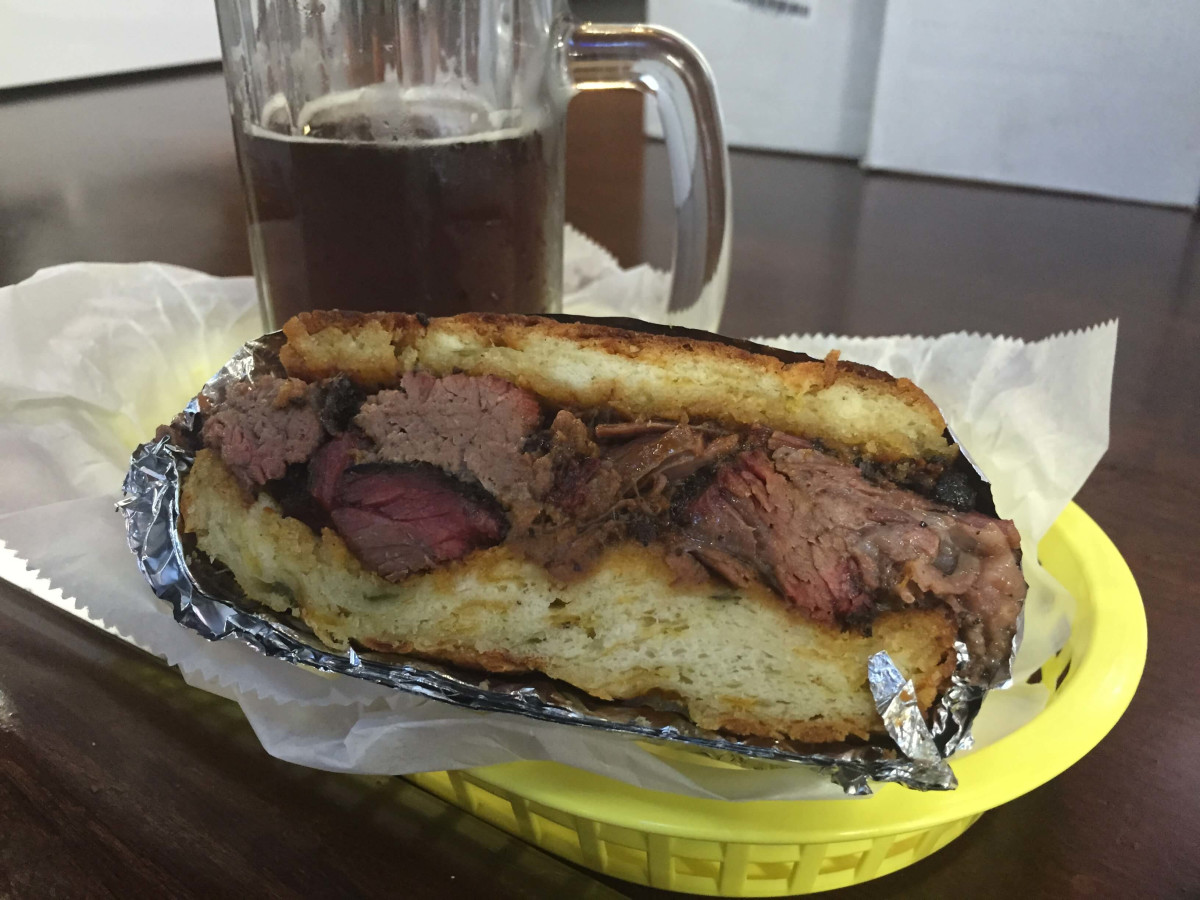 Jackson Street Barbecue sandwich April 2015