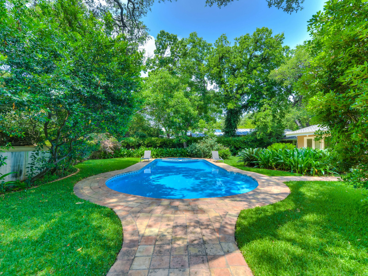 7887 New Braunfels San Antonio house for sale backyard