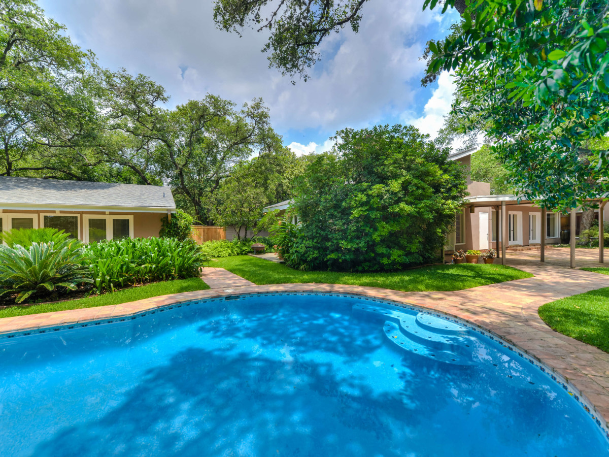 7887 New Braunfels San Antonio house for sale backyard