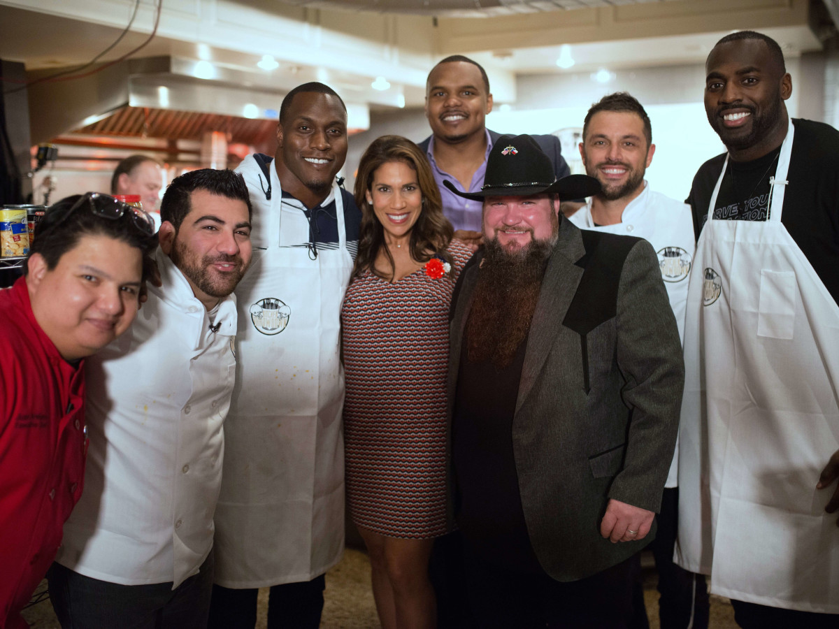 Houston, Kitchen Throwdown with Whitney Mercilus, Jan 2017, Juan Arellano, Kevin Naderi, Takeo Spikes, Rachel McNeill, Chester Pitts, Sundance Head, Sabin Lomac, Whitney Mercilus