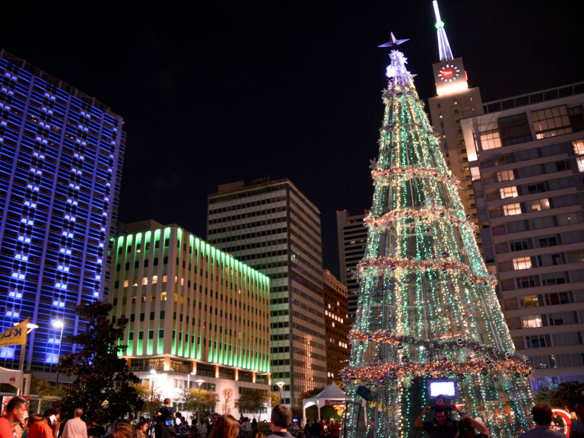 Downtown Dallas ramps up roster of festivities for 2015 holiday season