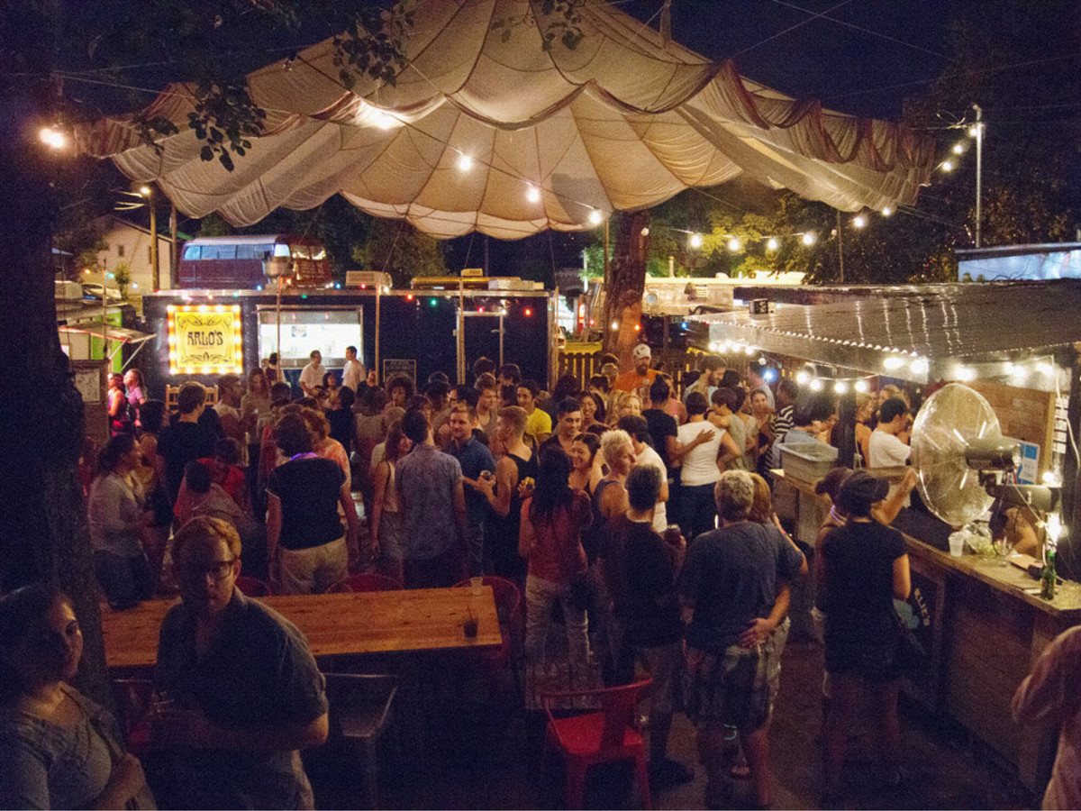 5 Top Austin Bars Open On Christmas And Set For A Party