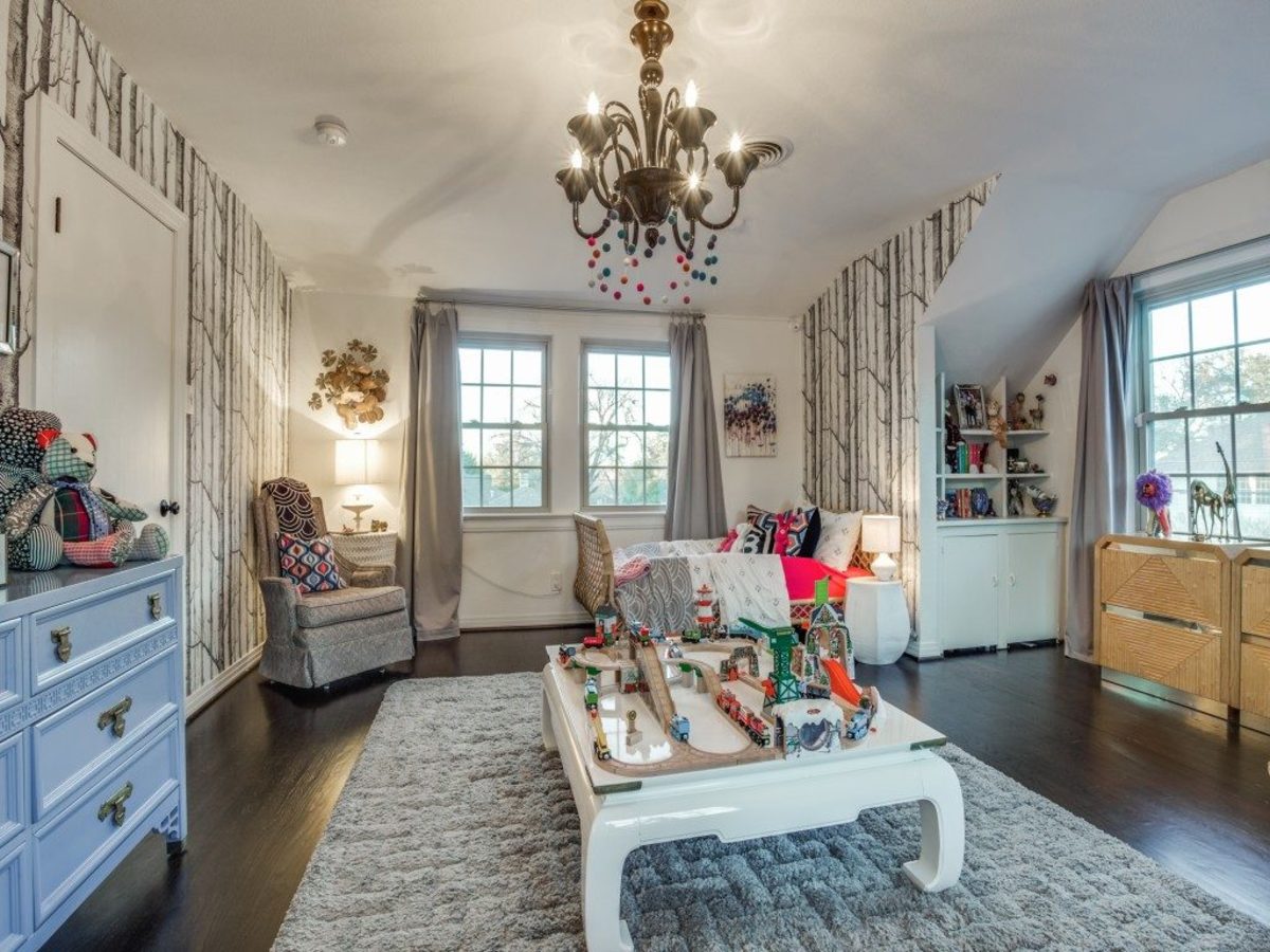 6943 Meadow Lake Ave.