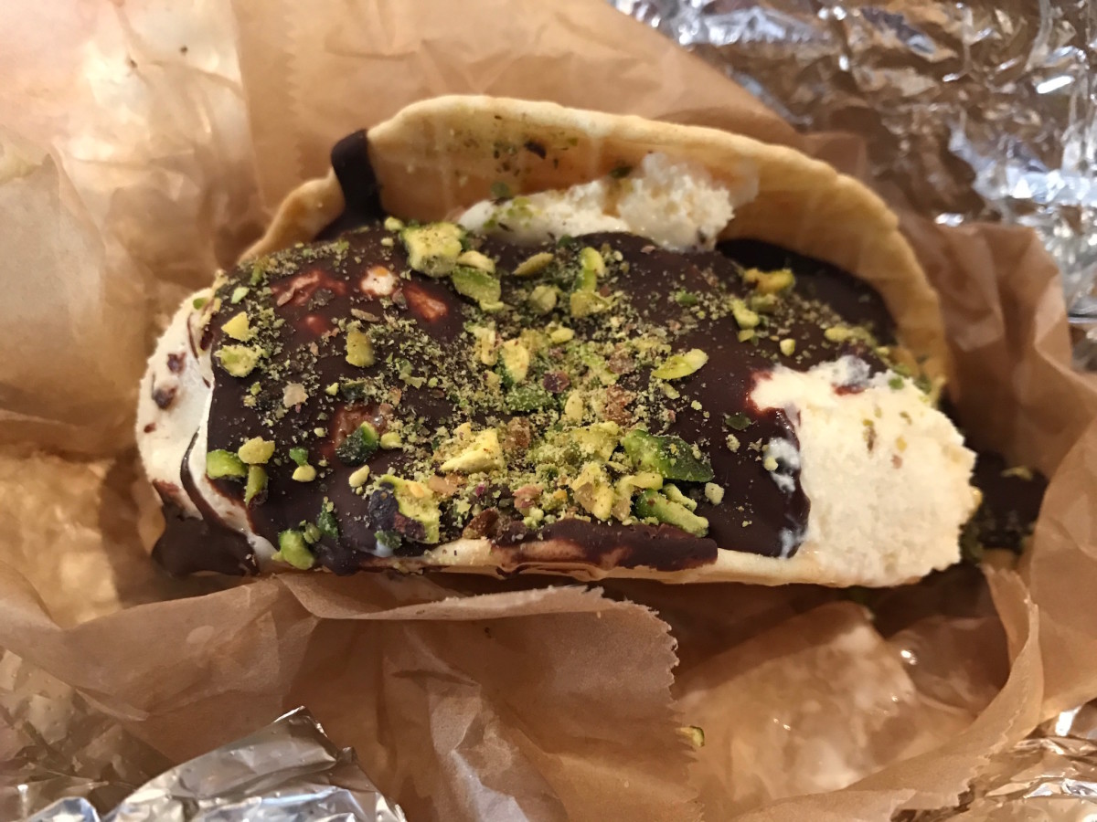 Dizzy Kaktus dessert taco