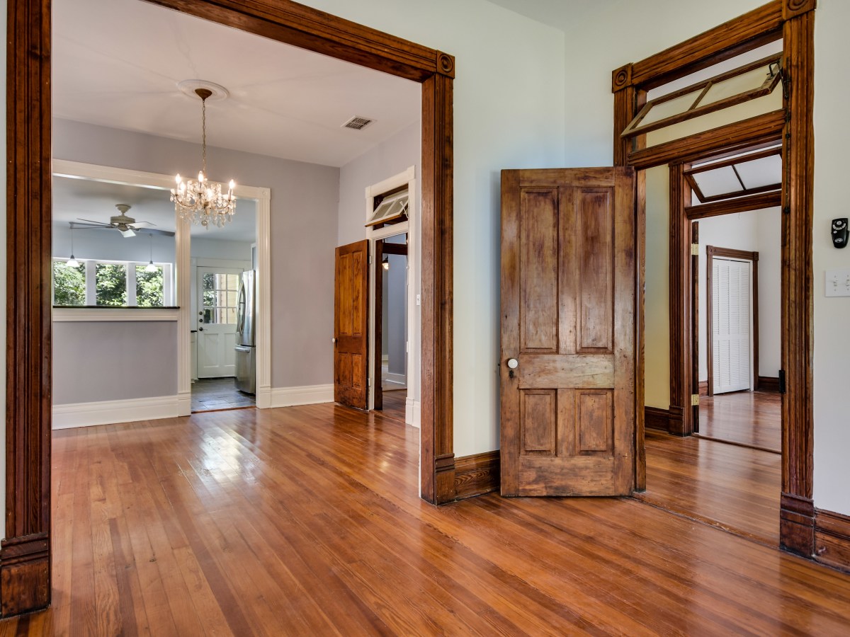 422 Mission San Antonio house for sale living room