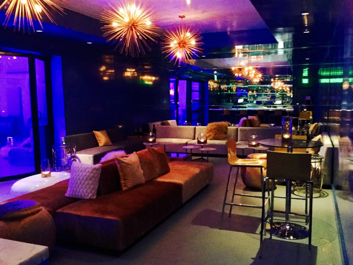 Striking Bar Bleu delivers sophisticated dance party, sexy vibe