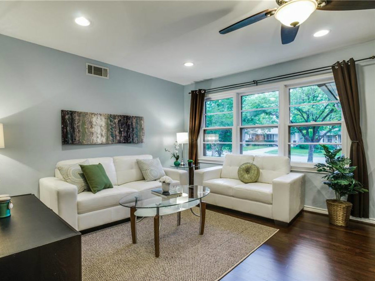 Living room at 11207 Sinclair Ave in Dallas