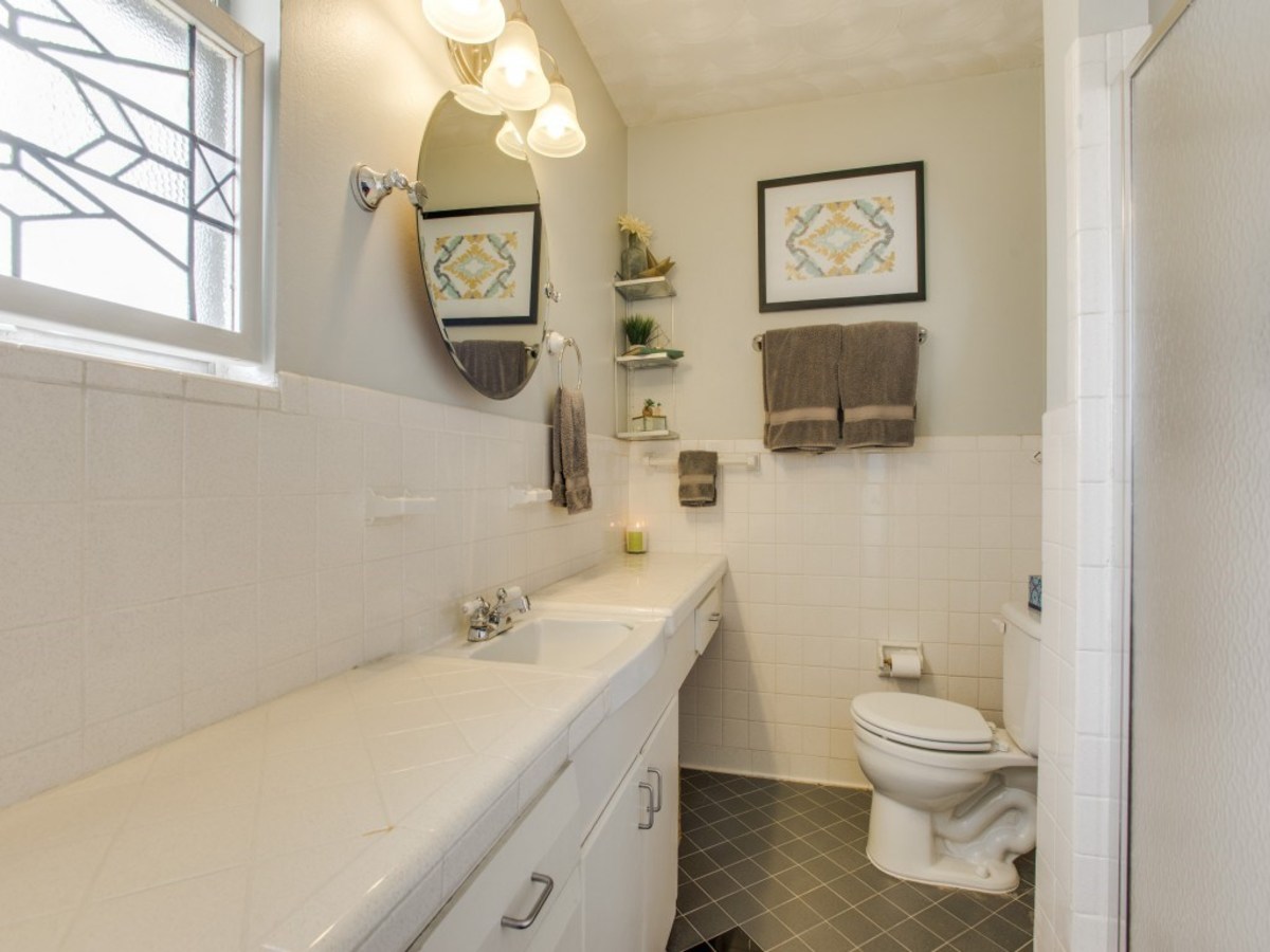 2421 Springhill Dr. guest bath