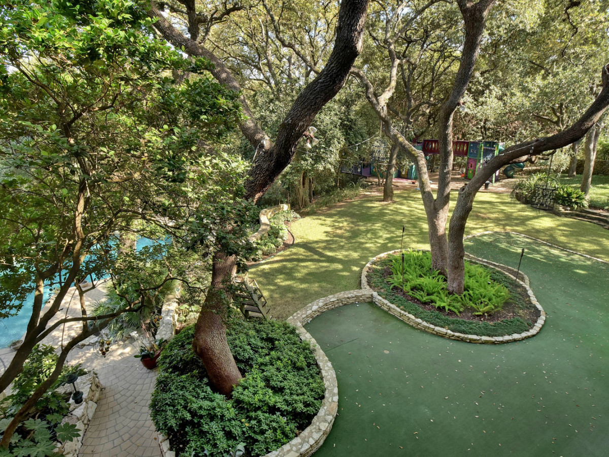 Austin house home Tarrytown 2610 Kenmore Court Ben Crenshaw February 2016 putting green