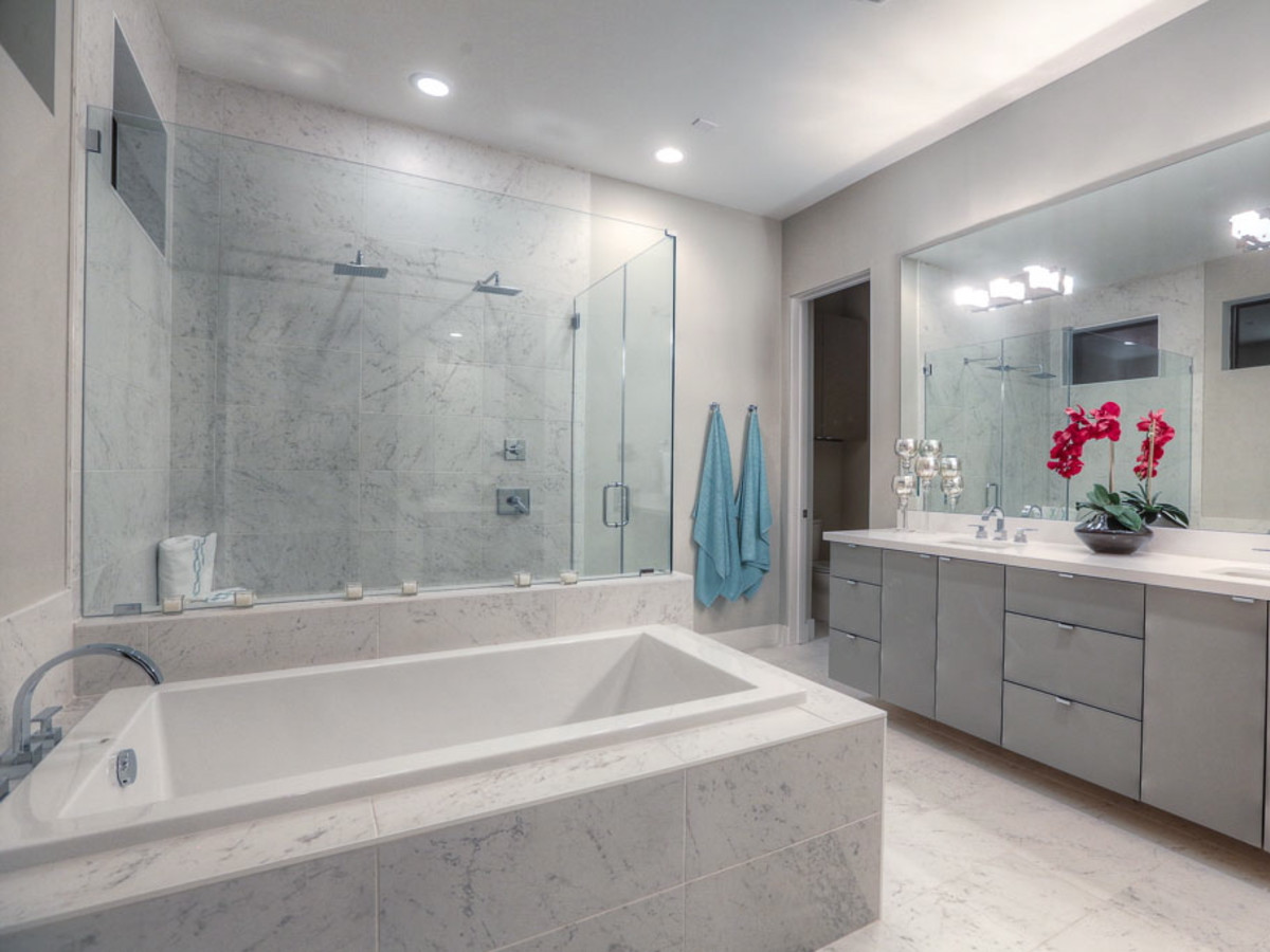2612 Westgate OTM master bathroom