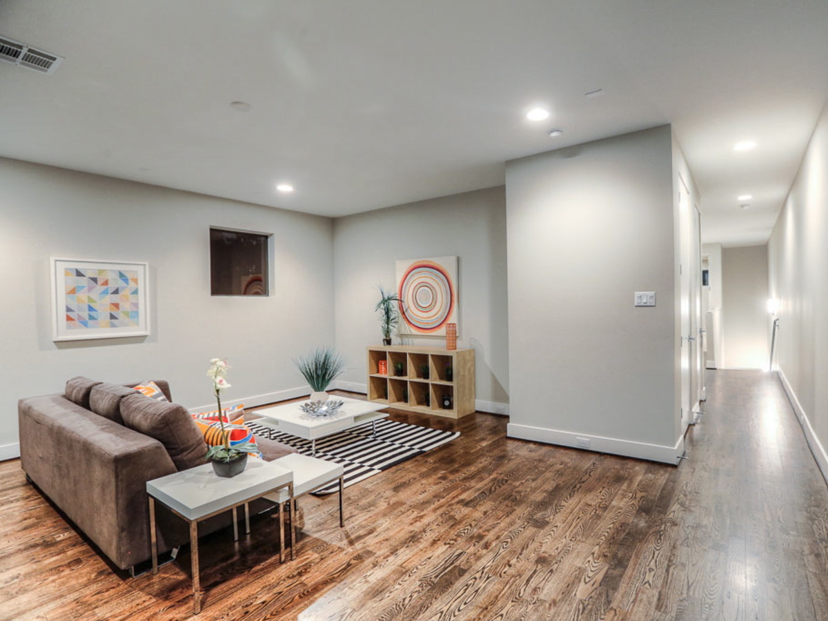 2612 Westgate OTM upstairs hallway