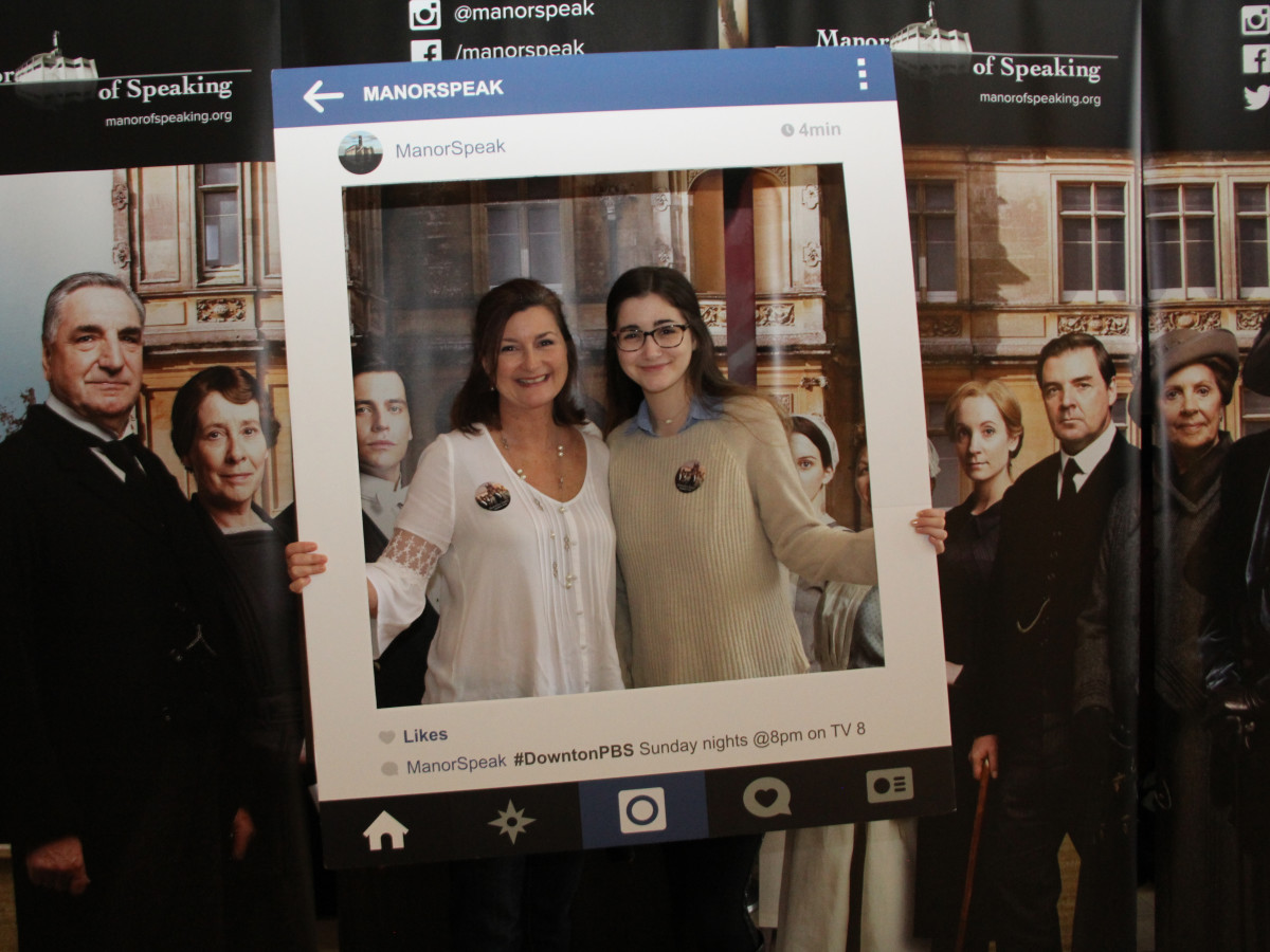 Downton Abbey Manor of Speaking fans at sneak preview