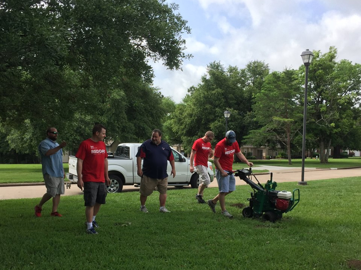 AmCap Keller Williams Red Days volunteers