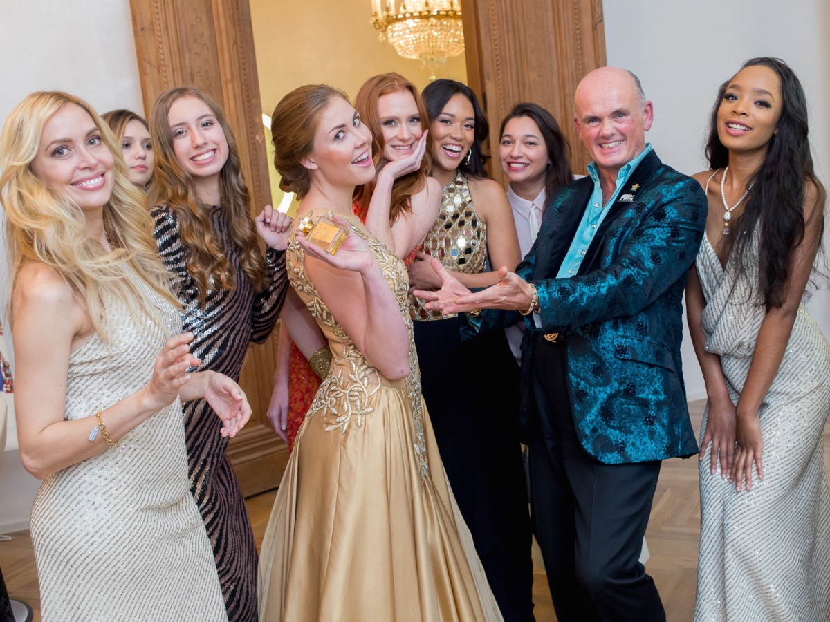 News, Roja Dove event, Dec. 2015, models with Roja Dove