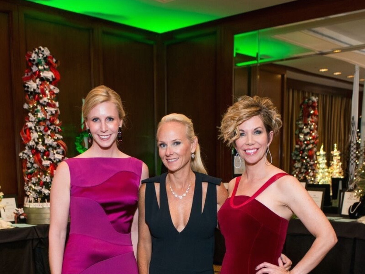 Frenzied Bidding For Holiday Decor Ups The Ante At Trees Of Hope