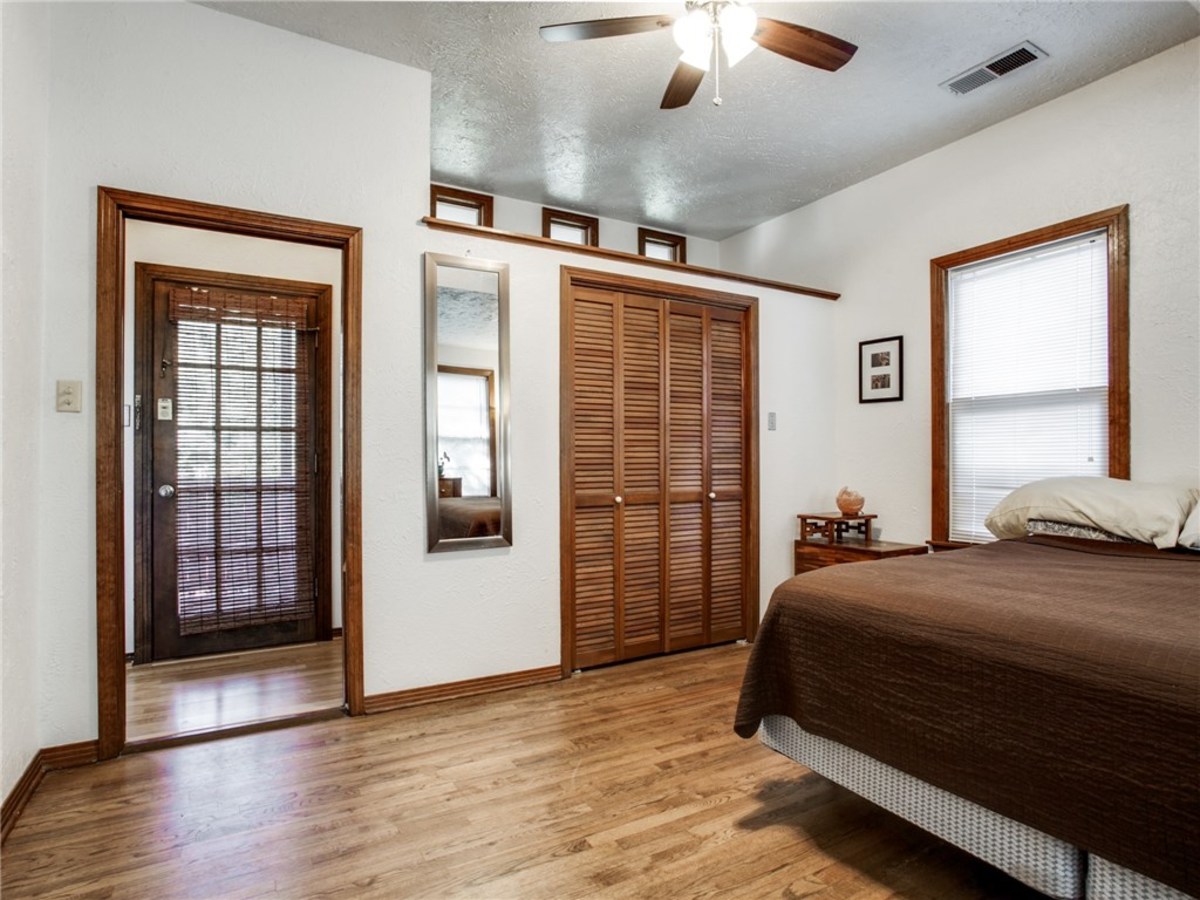924 Lausanne Avenue Dallas home for sale master bedroom