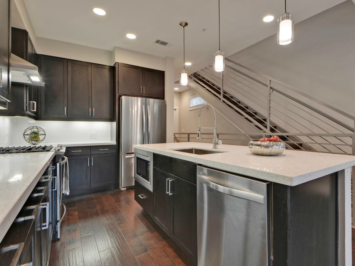 Austin townhome 2002 Glen Allen Street October 2015 kitchen