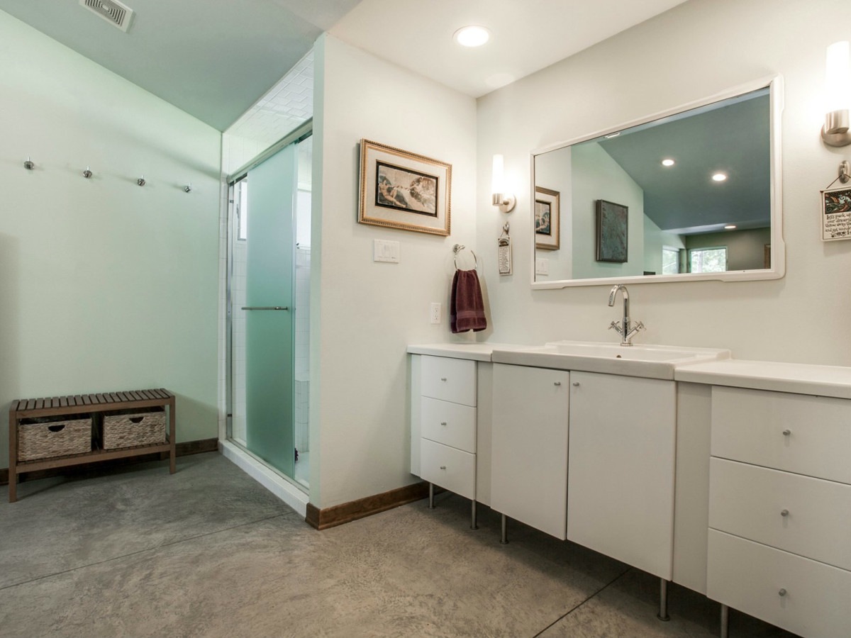 7243 Meadow Lake