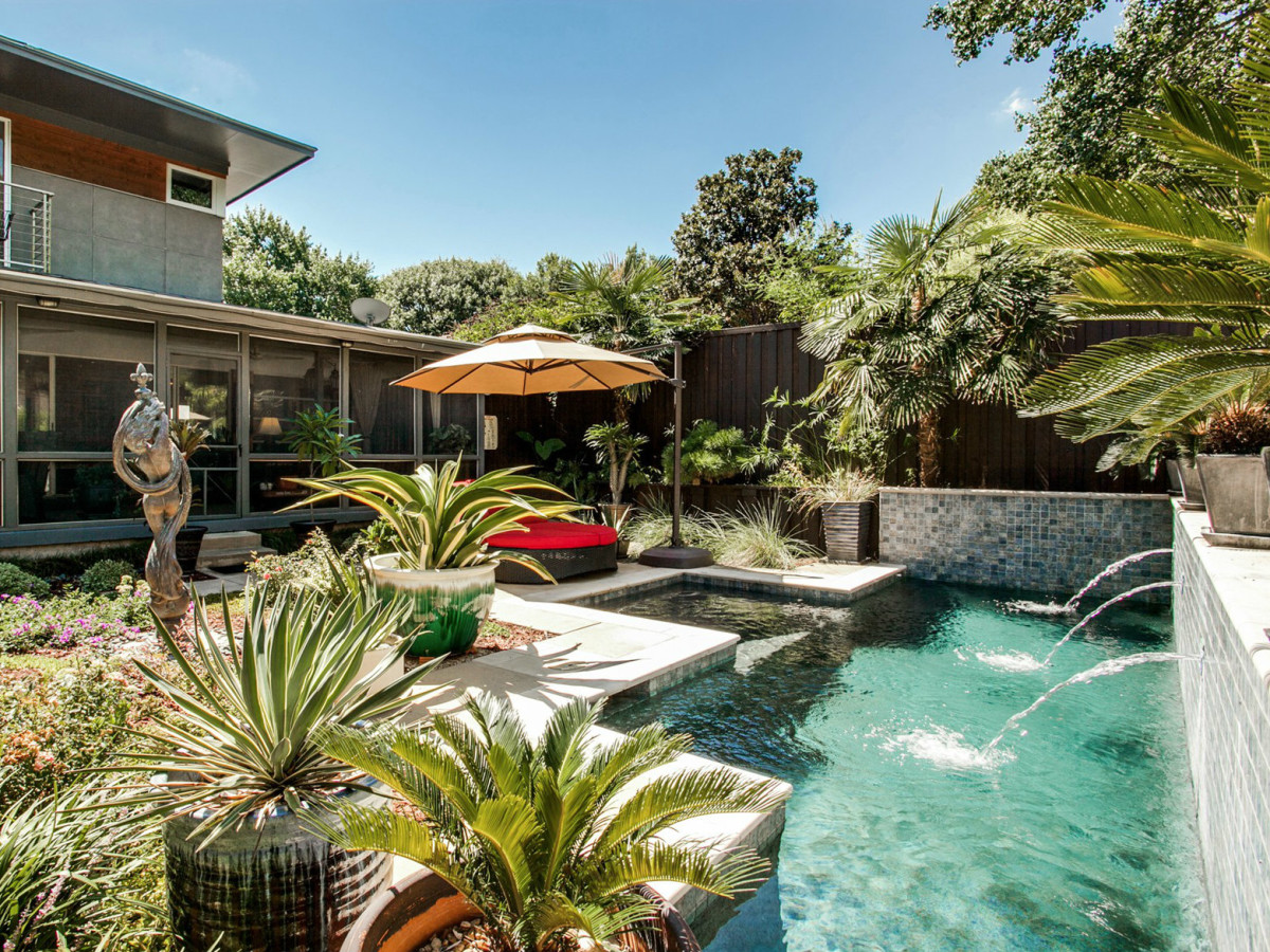 7243 Meadow Lake