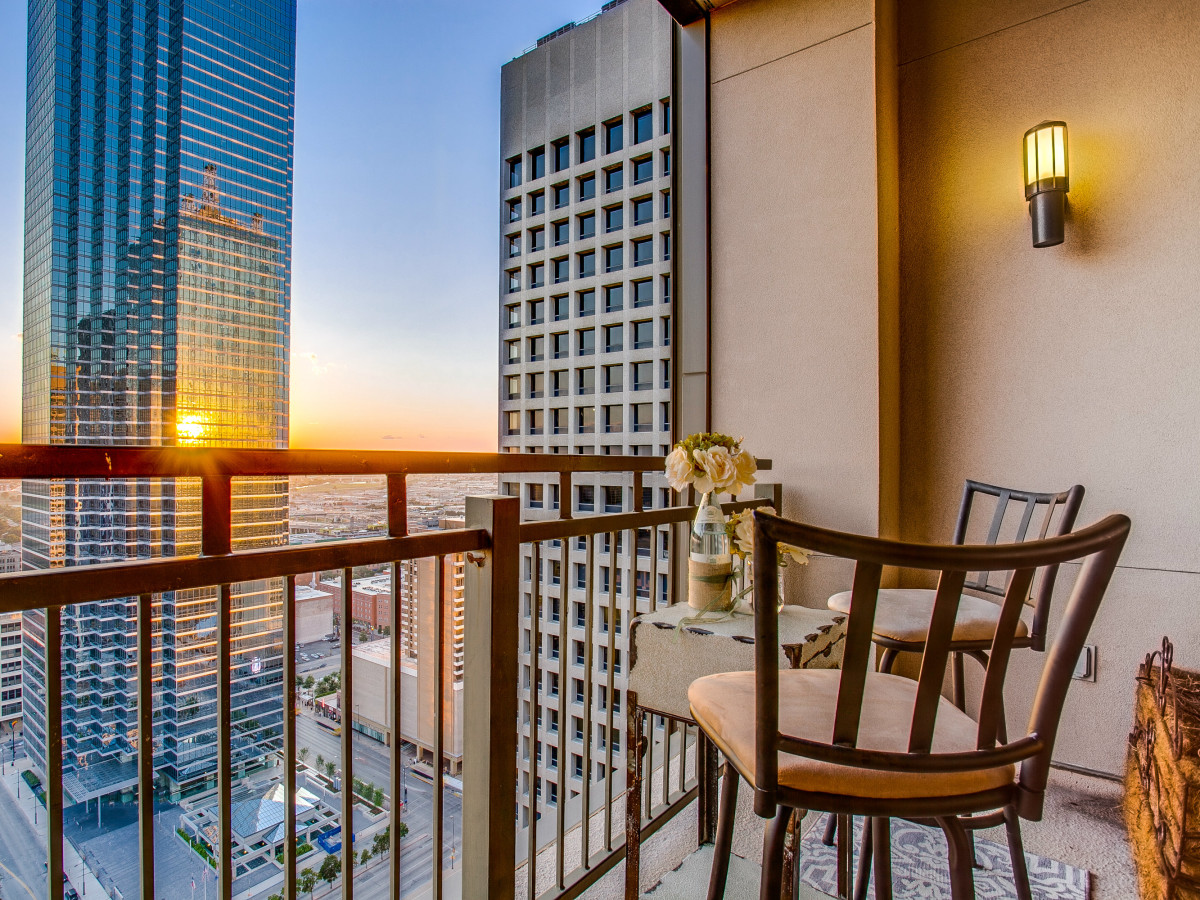 1200 Main Street 2505
