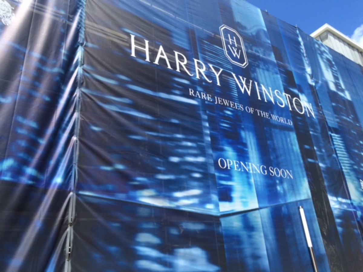 Harry Winston cover of store at River Oaks District