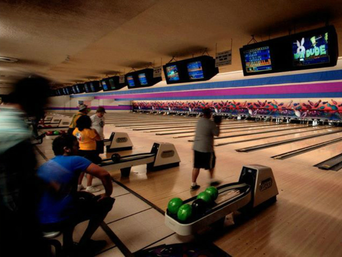 Austin bowling alley darts out of business after 62 years due to COVID