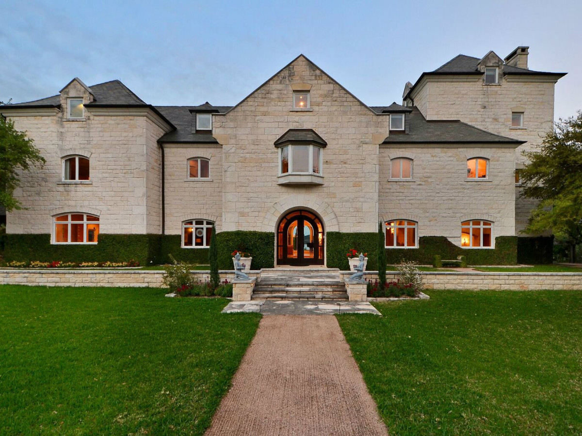 4521 Commanders Point Drive