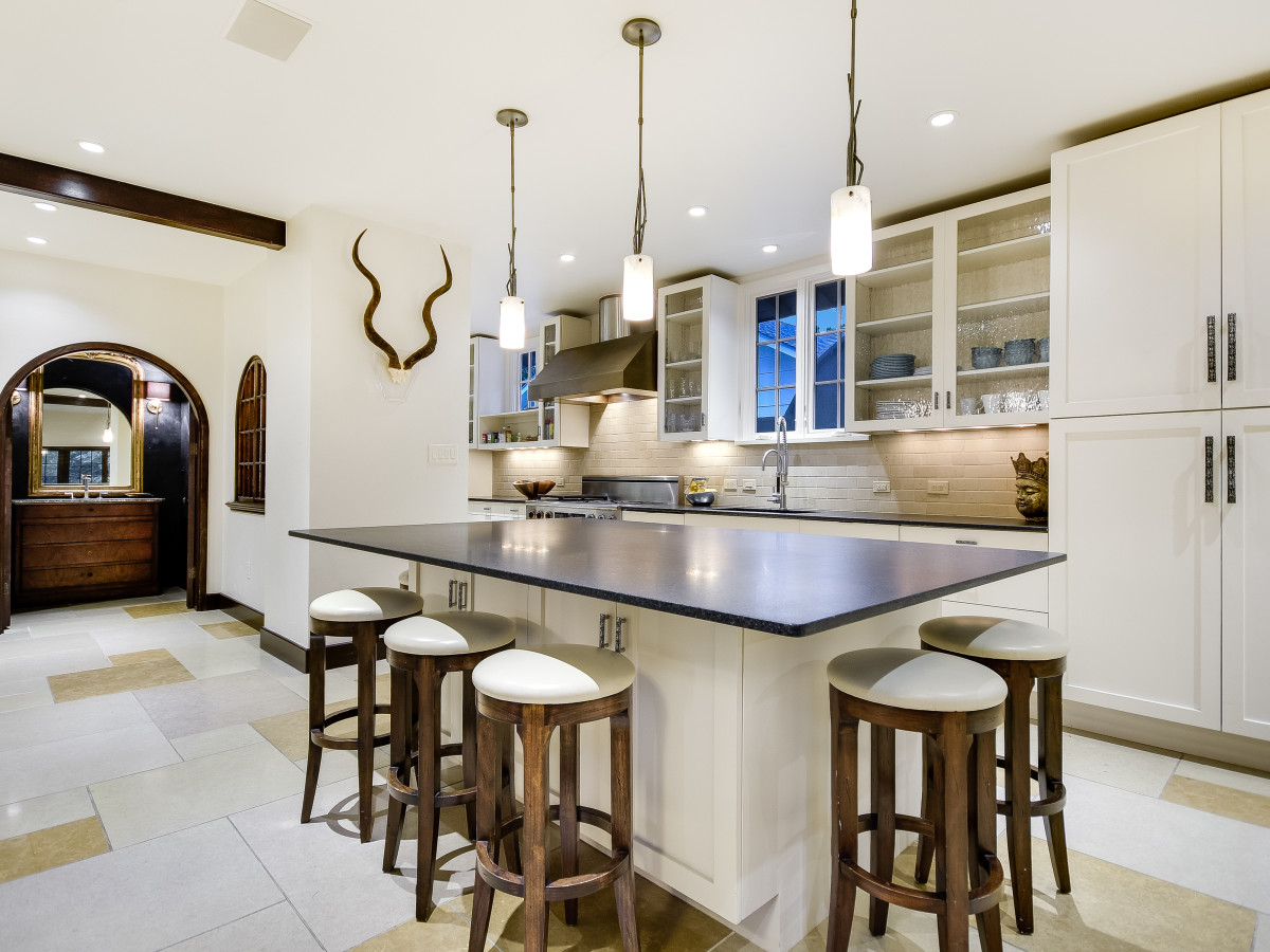 Austin_2700 Oakhurst