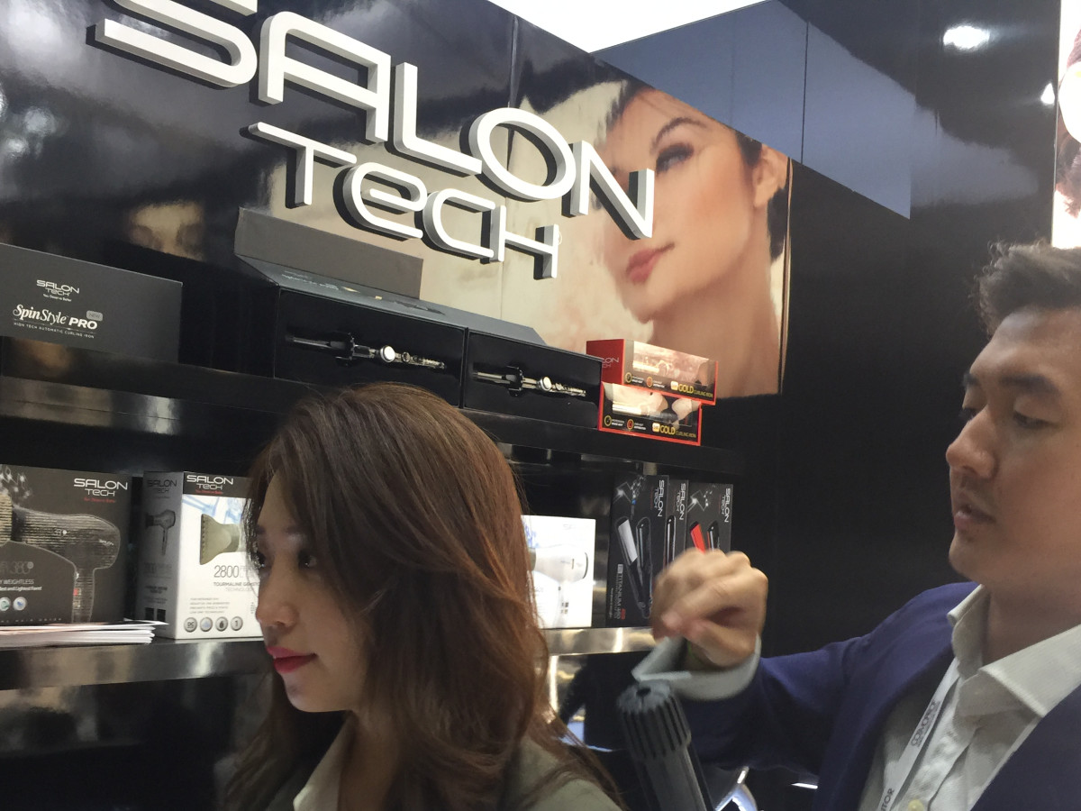 Cosmoprof 2017 SalonTech SpinStyle Pro curling iron