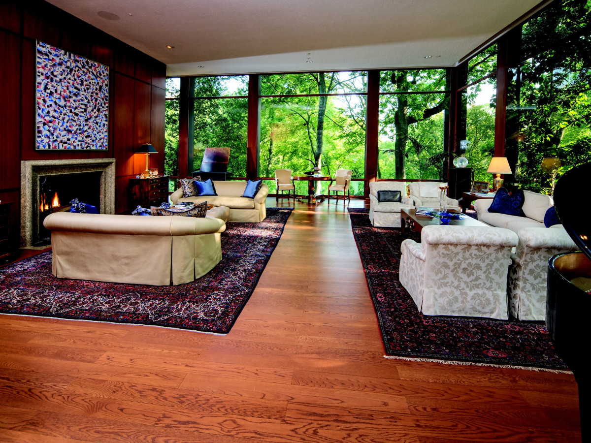 2930 Lazy Lane living room