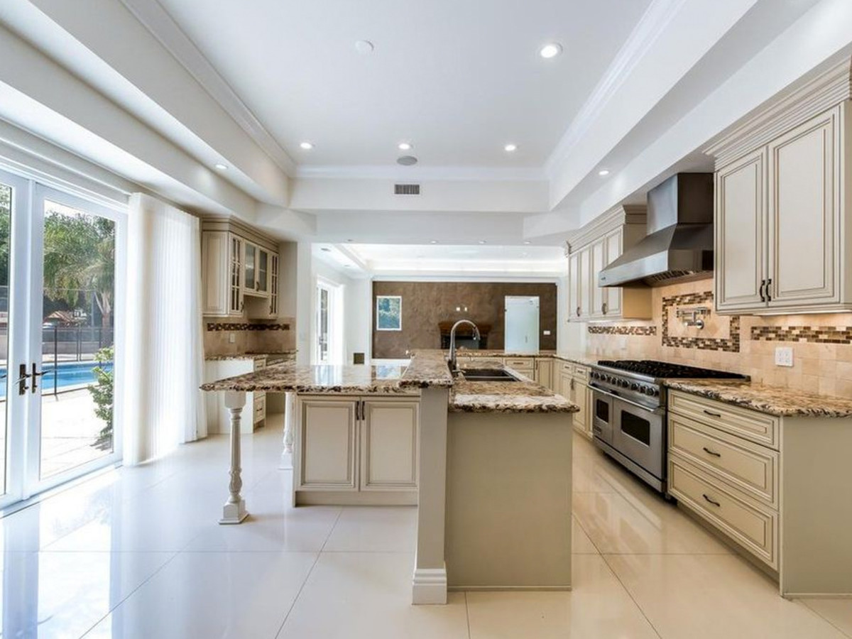 Houston, Chris Paul LA home for sale, August 2017