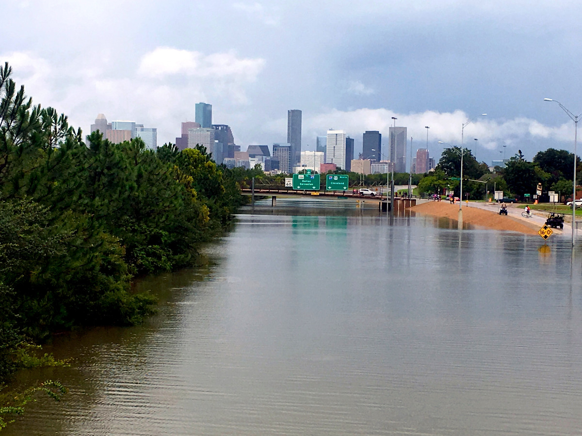 Houston Hurricane Incredible photos as Hurricane Harvey hits Houston especially hard ...