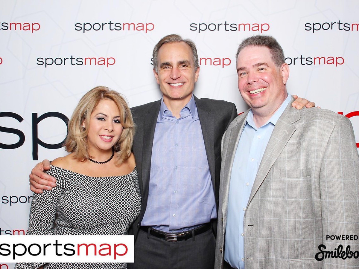 Boisterous Crowd Celebrates Launch Of Sportsmap Com At Blowout