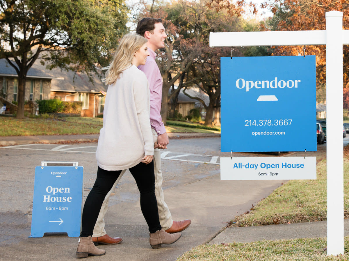 Couple going to an Opendoor open house