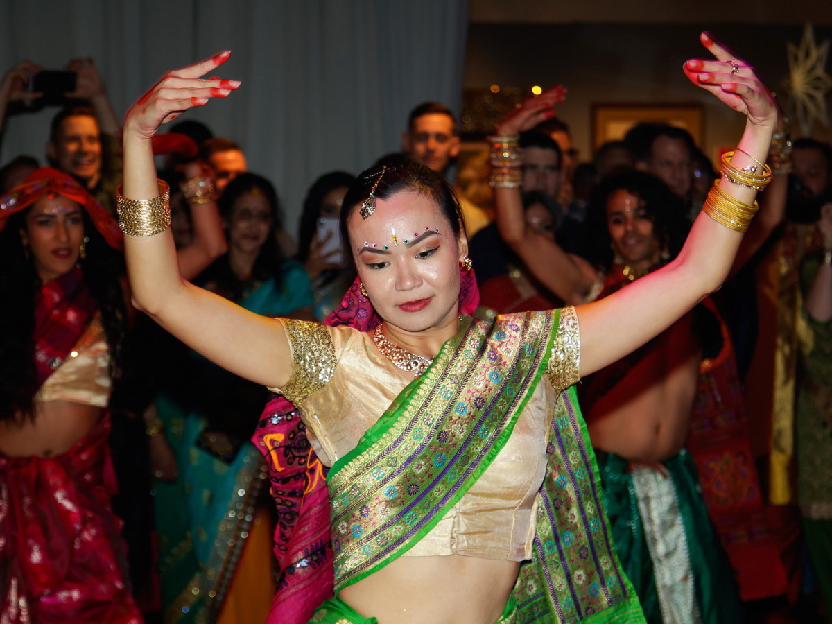 Bollywood dancer at Toast to Life 2018